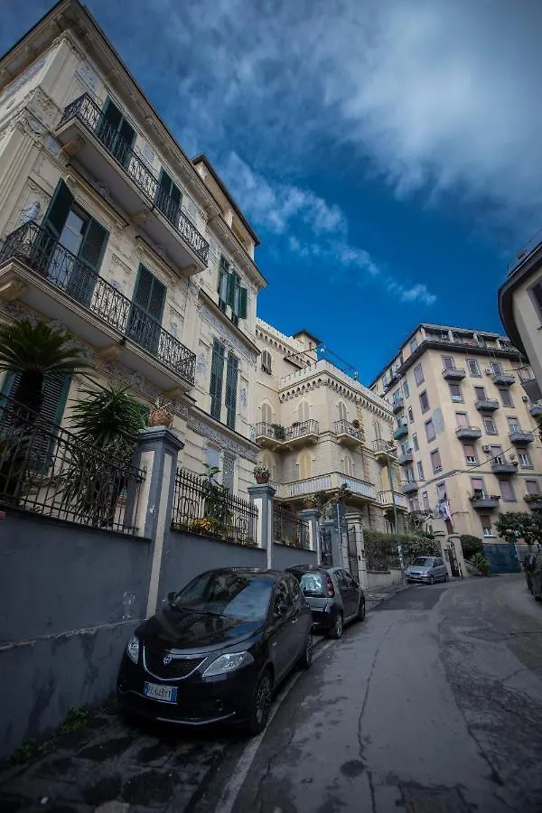 *****  Bed and Breakfast Casa Cavaliere Nápoles Italia